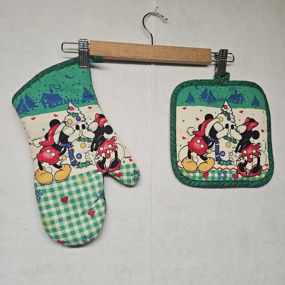 Mickey Mouse Christmas Vintage Kitchen Oven Mitt and Pot Holder